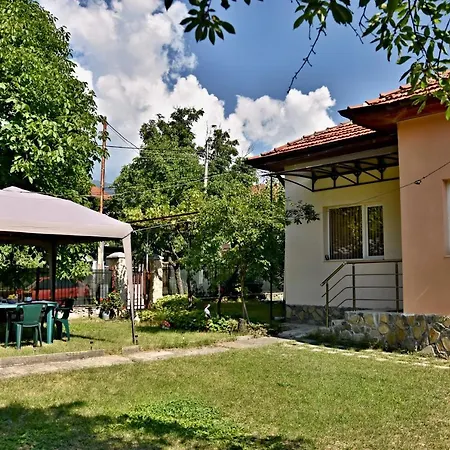 Къща За Гости Свесто Holiday home